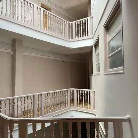 Apartment A 2 Pas Du Chateau Pau